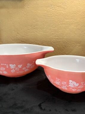 Pyrex Vintage (set 2) Pink Gooseberry Ovenware Bowls